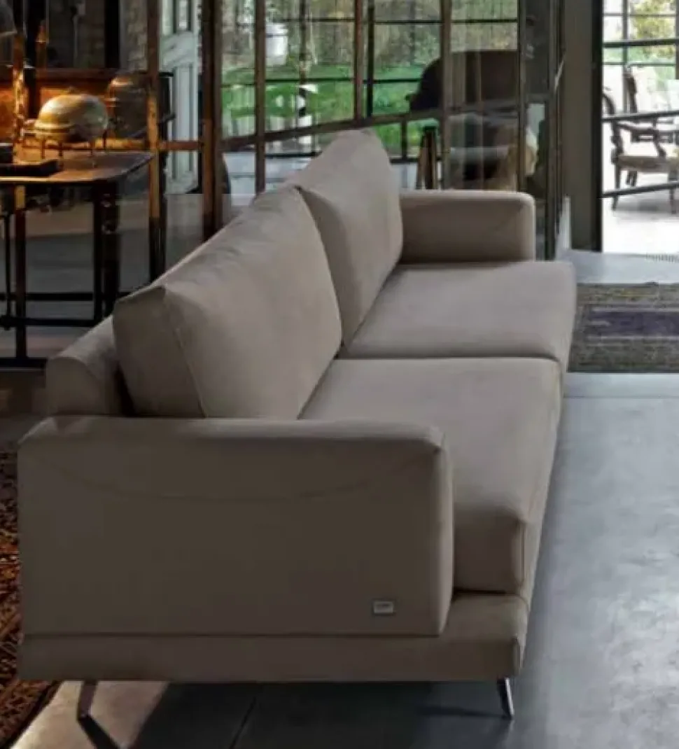 Divano Doimo modello Philip 77 scontato del 40%