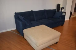 Divano Edoardo con pouf Stella del mobile a PREZZO OUTLET