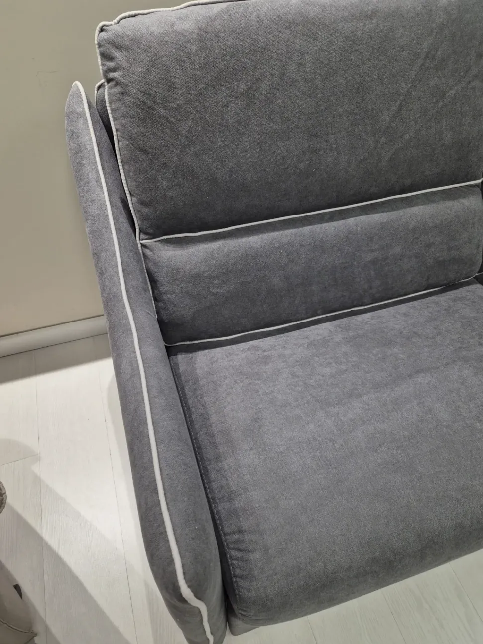 Divano Francesca di Artigianale in stile moderno a prezzo scontato