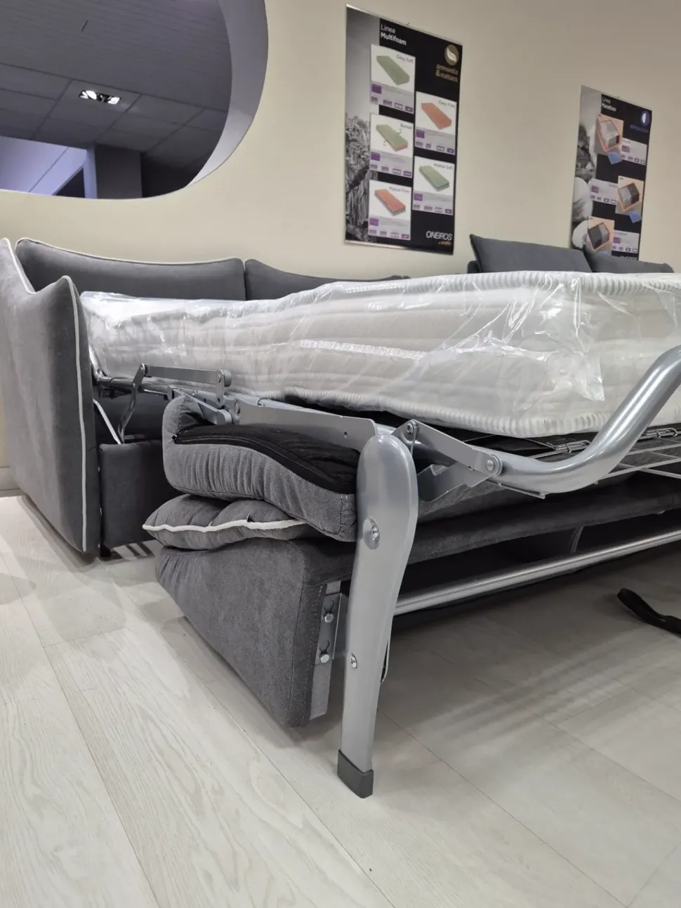 Divano Francesca di Artigianale in stile moderno a prezzo scontato