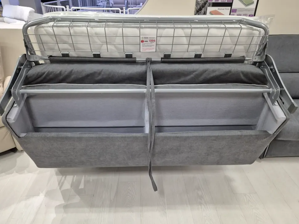 Divano Francesca di Artigianale in stile moderno a prezzo scontato