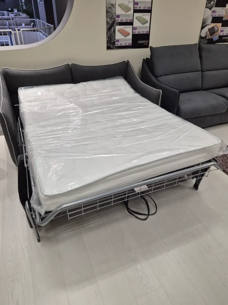 Divano Francesca di Artigianale in stile moderno a prezzo scontato