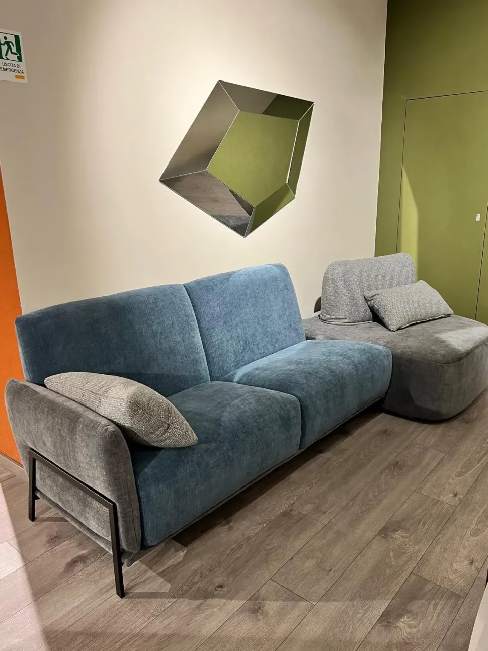 Divano in Microfibra stile design modello Blank scontato - 47%