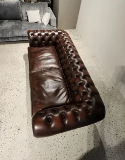 Divano in Pelle stile classico modello Divano chester in pelle anticata pronta consegna scontato - 45%