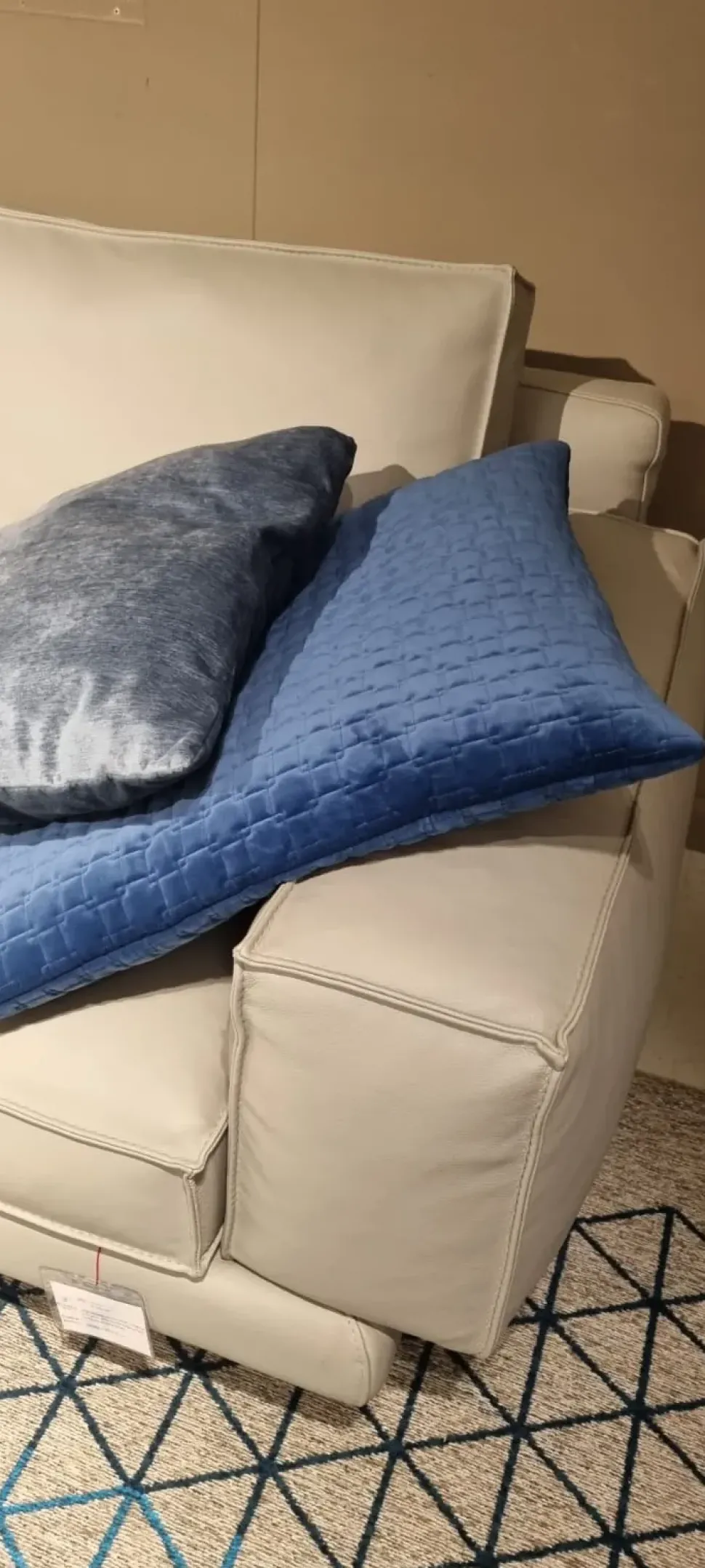 Divano in Pelle stile moderno modello Lungarno scontato - 31%