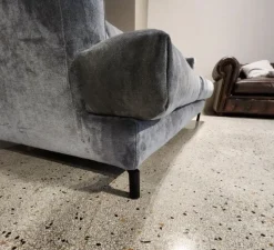 Divano in piuma pronta consegna tessuto firmato alessandro bini in Tessuto Md work a prezzo scontato