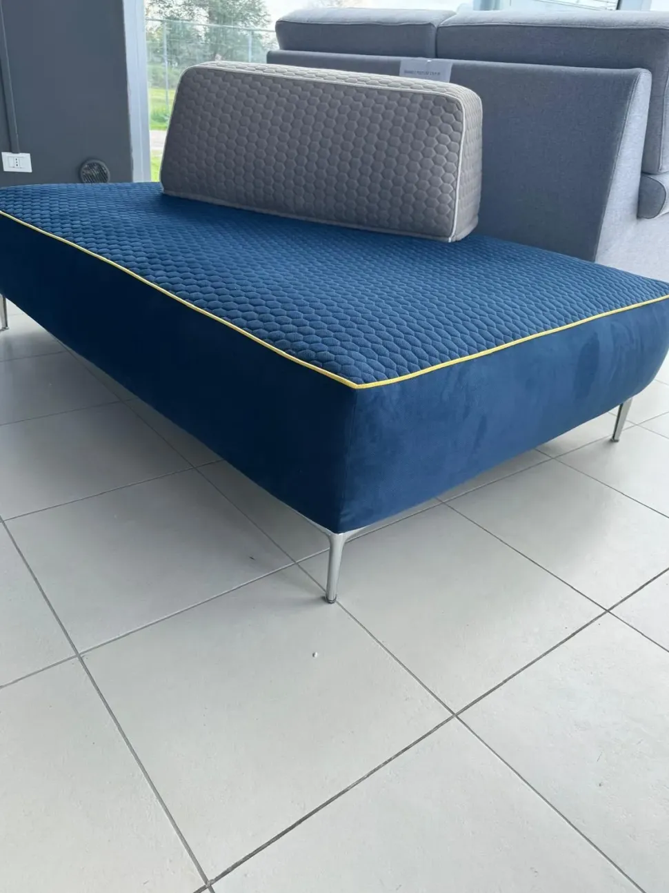 Divano in Tessuto stile design modello Narci scontato - 45%