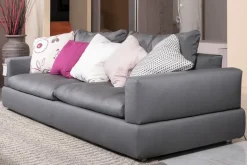 Divano in Tessuto stile design modello Float scontato - 70%