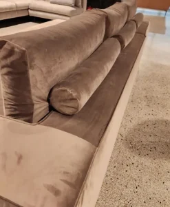 Divano in Tessuto stile moderno modello Divano pronta consegna velluto luxury  scontato - 45%