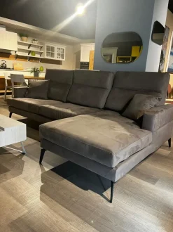 Divano in Tessuto stile moderno modello Divano modello akira scontato - 40%