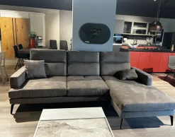 Divano in Tessuto stile moderno modello Divano modello akira scontato - 40%