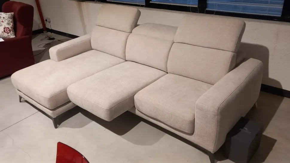 Divano Kris di Rosini in stile moderno a prezzo scontato
