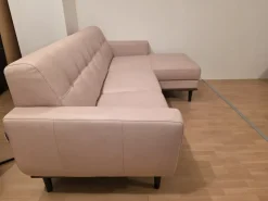 Divano Lineare 2 posti con chaise longue in pelle Artigianale in Offerta Outlet a 900€