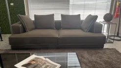 Divano lineare Augusto di Molteni & c a prezzo scontato