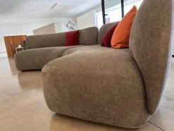 Divano Lineare Blossom di Novamobili a prezzo ribassato