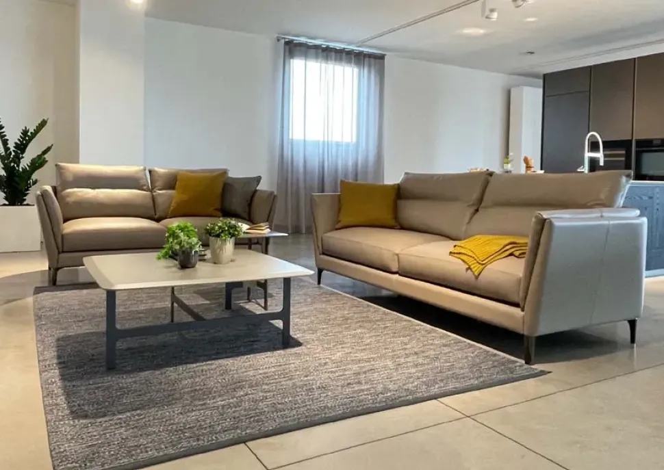 Divano Lineare Bretagne di Poltrona frau a prezzo ribassato