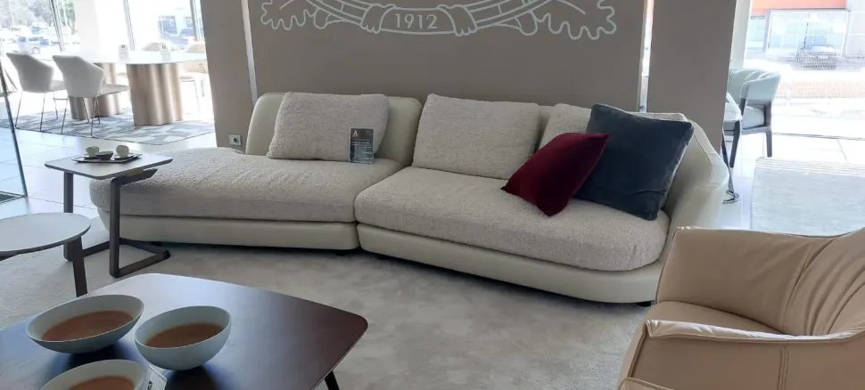 Divano Lineare Divano duo curva di Poltrona frau a prezzo ribassato