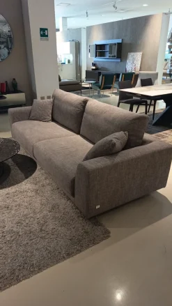 Divano Lineare in Tessuto sfoderabile  Norman  di Doimo salotti