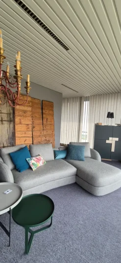 Divano moderno tessuto Dune di Gurian con sconto del - 29%