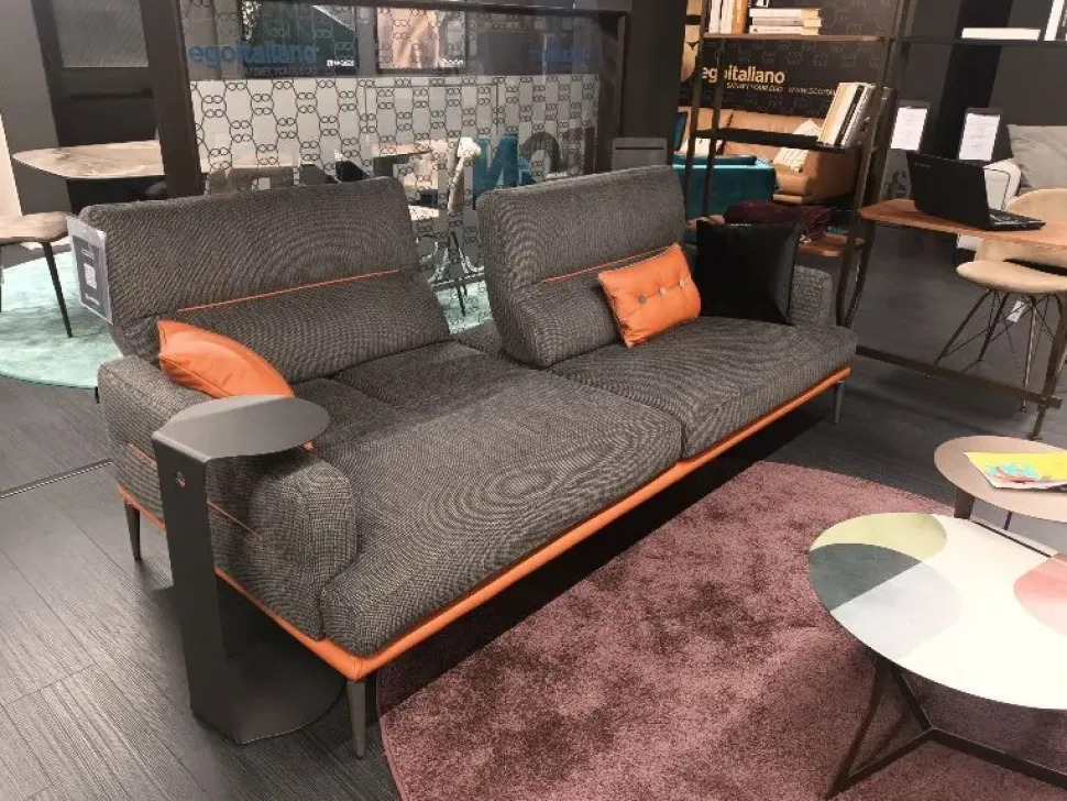 Divano moderno tessuto Feng di Egoitaliano con sconto del - 35%