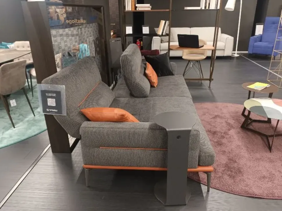 Divano moderno tessuto Feng di Egoitaliano con sconto del - 35%