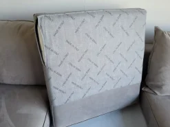 Divano moderno tessuto Glammy di Samoa con sconto del - 42%