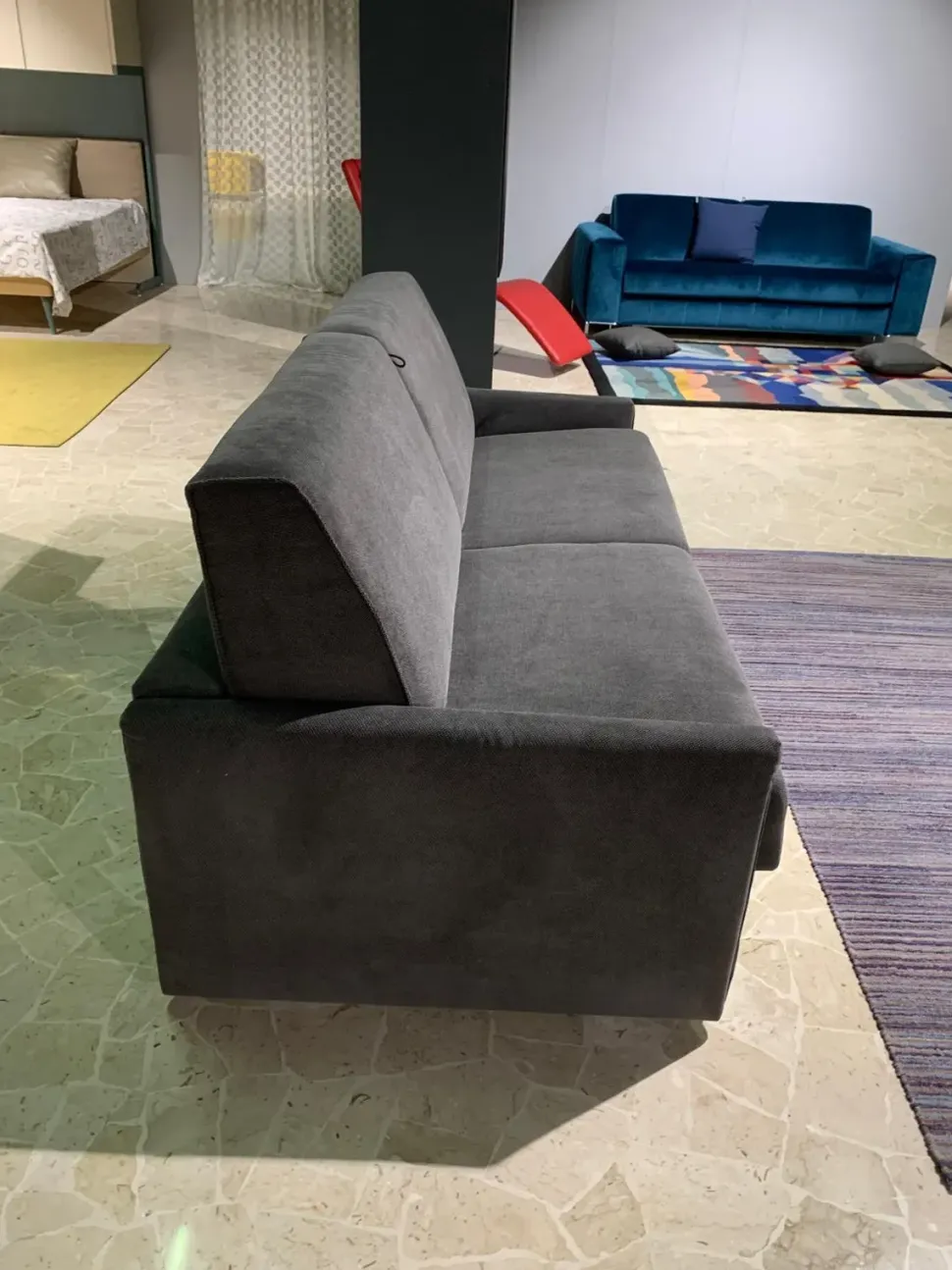 Divano moderno tessuto Mark di Felis con sconto del - 25%