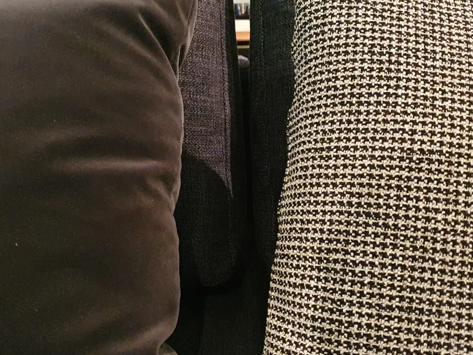 Divano moderno tessuto Mondrian di Poliform con sconto del - 46%