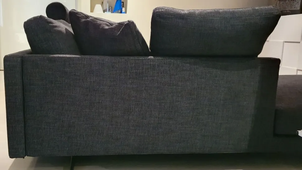 Divano moderno tessuto Mondrian di Poliform con sconto del - 46%