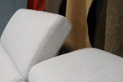 Divano Norton in Tessuto sfoderabile  di Le comfort scontato 34%