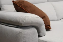 Divano Norton in Tessuto sfoderabile  di Le comfort scontato 34%