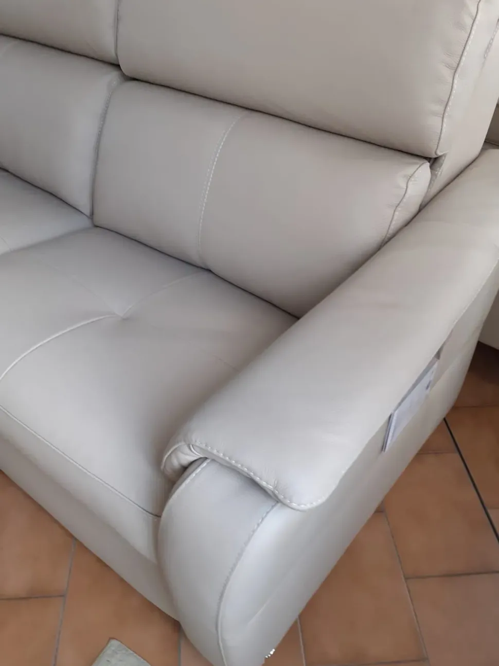 Divano Oakland in Pelle non sfoderabile di Nicoletti home scontato 40%