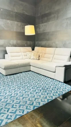 Divano Phil tessuto in poliuretano Gamma a prezzo Outlet