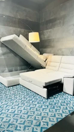 Divano Phil tessuto in poliuretano Gamma a prezzo Outlet