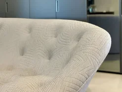 Divano Ploum tessuto in poliuretano  Ligne roset a prezzo Outlet