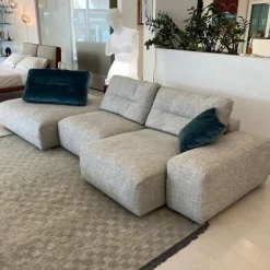Divano Saba in Offerta Outlet con penisola in poliuretano.