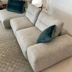 Divano Saba in Offerta Outlet con penisola in poliuretano.