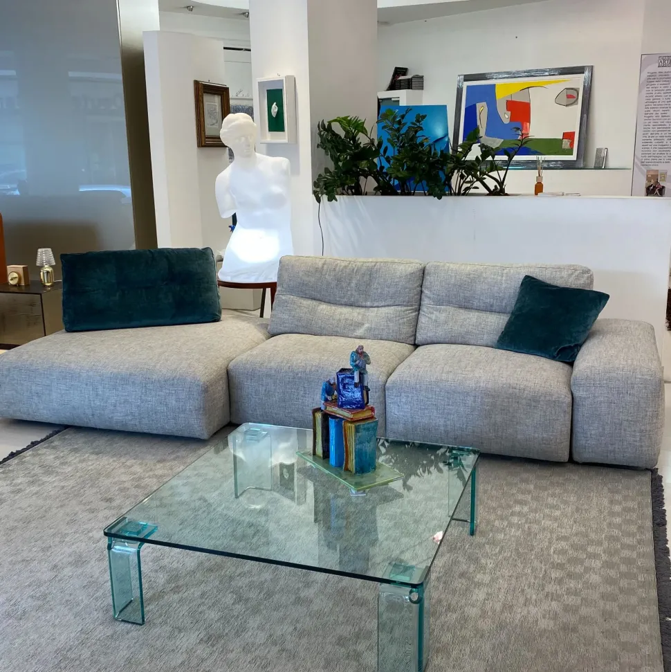 Divano Saba in Offerta Outlet con penisola in poliuretano.