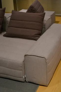 Divano Samet  di Gervasoni in stile design a prezzo scontato