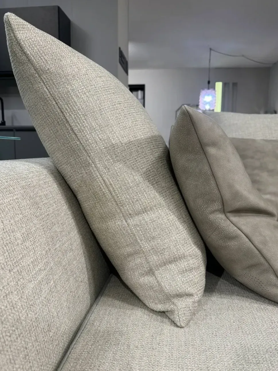 Divano Sheridan tessuto in poliuretano Desirèe in Offerta Outlet