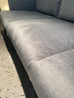 Divano tessuto in misto piuma  Md work a prezzo Outlet