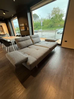 Divano Toby wing di Calia in stile design a prezzo scontato