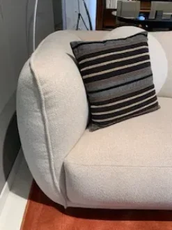 Divano Vela in Tessuto sfoderabile  di Saba scontato 30%