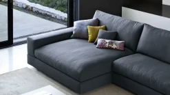 Divano Vision tessuto in misto piuma Doimo salotti in Offerta Outlet