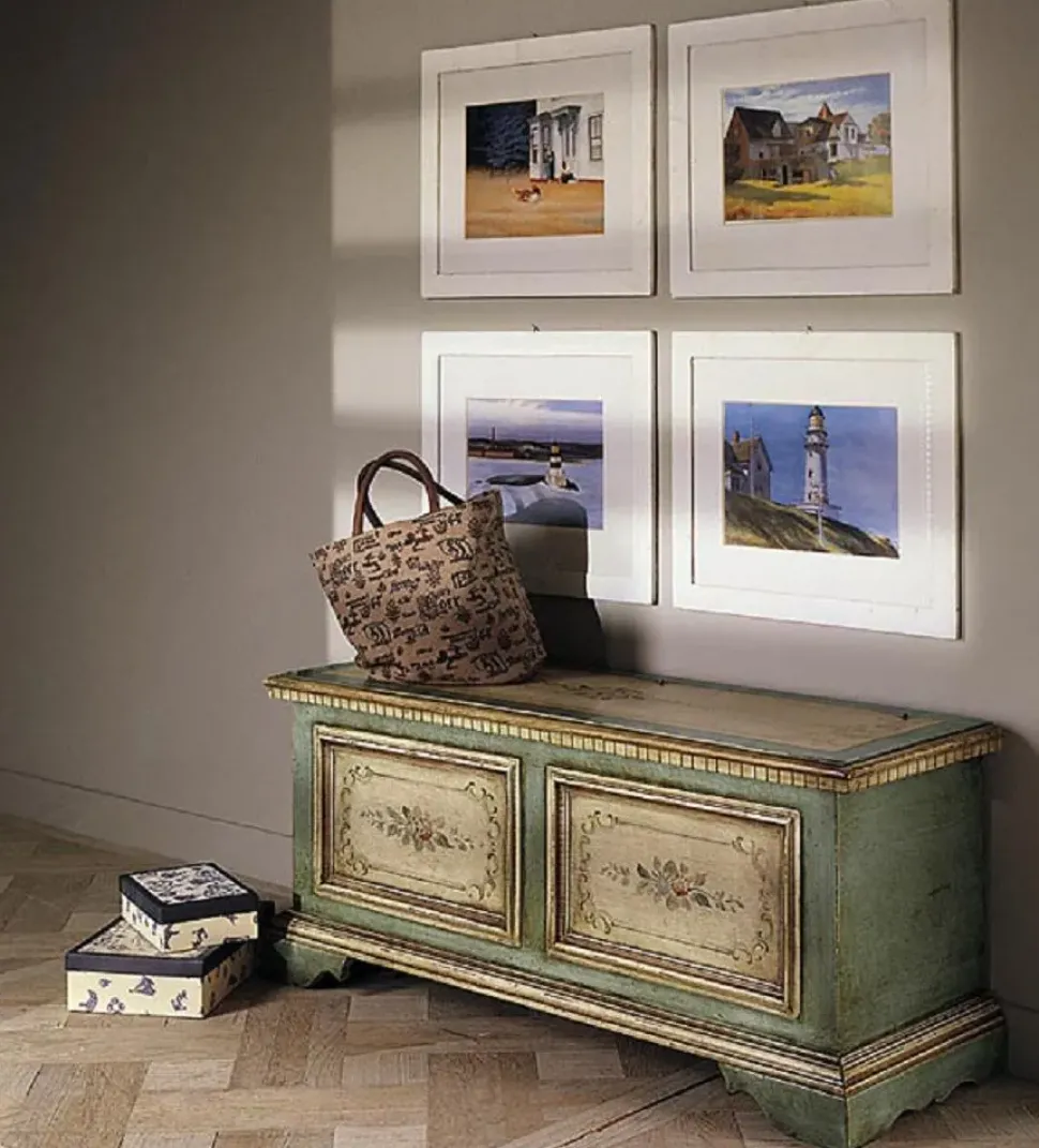 Ingresso classico modello Cassapanca laccata con decori in promo-sconto del 40% di Artigianale a PREZZI OUTLET