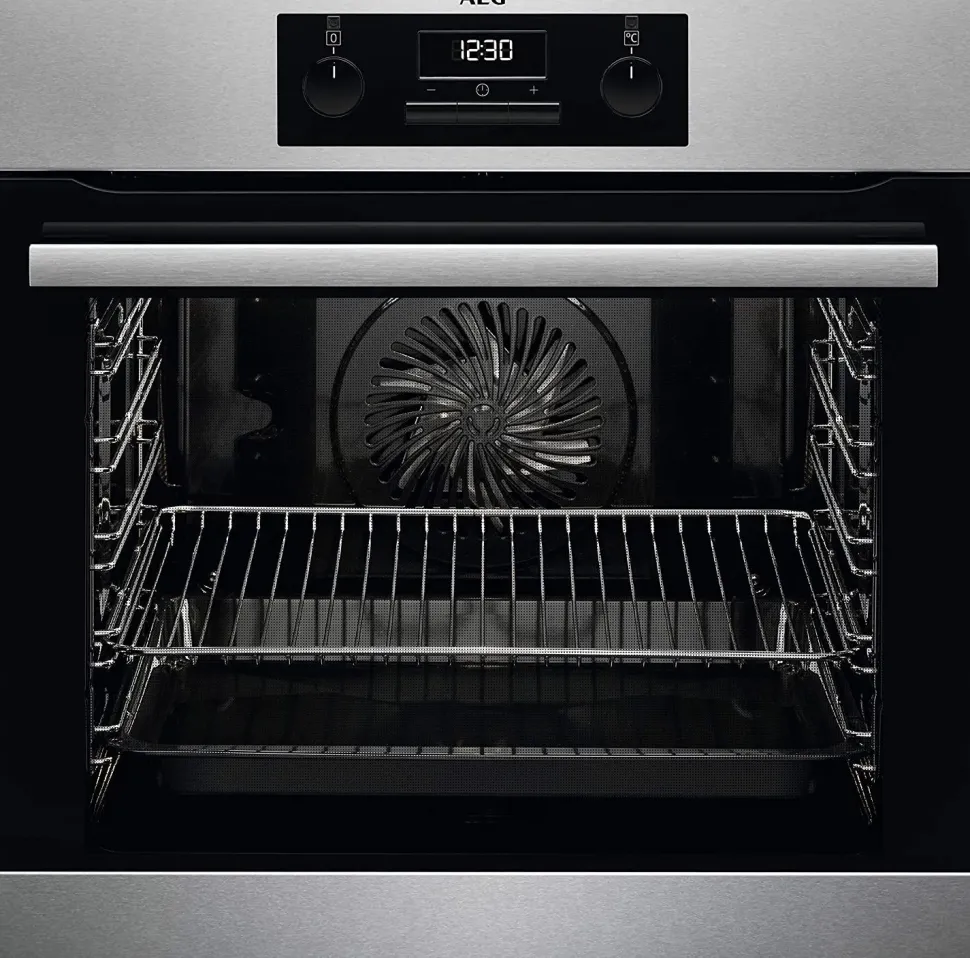 Innovativo forno Aeg Beb331010m in Offerta Outlet