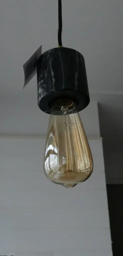 Lampada a sospensione Julia Lampada a sospensione in marmo Nero in offerta