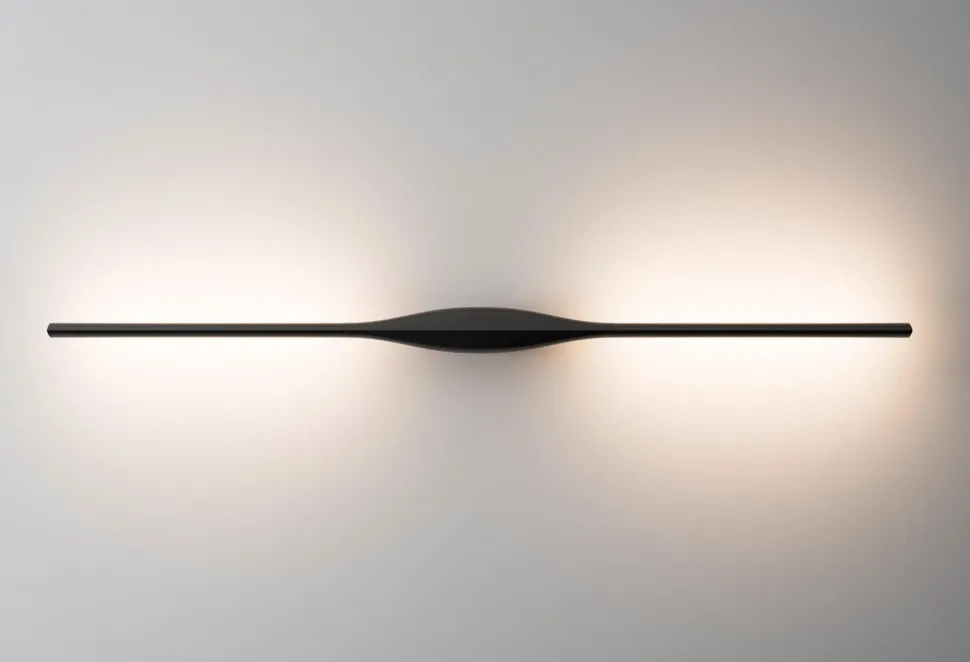 Lampada da parete Apex Fontana Arte a prezzo Outlet.