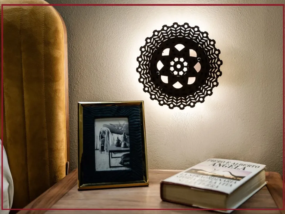 Lampada da parete Donna assunta Artigianale con un ribasso esclusivo