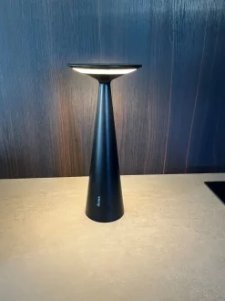 Lampada da tavolo in metallo Dama Zafferano in Offerta Outlet